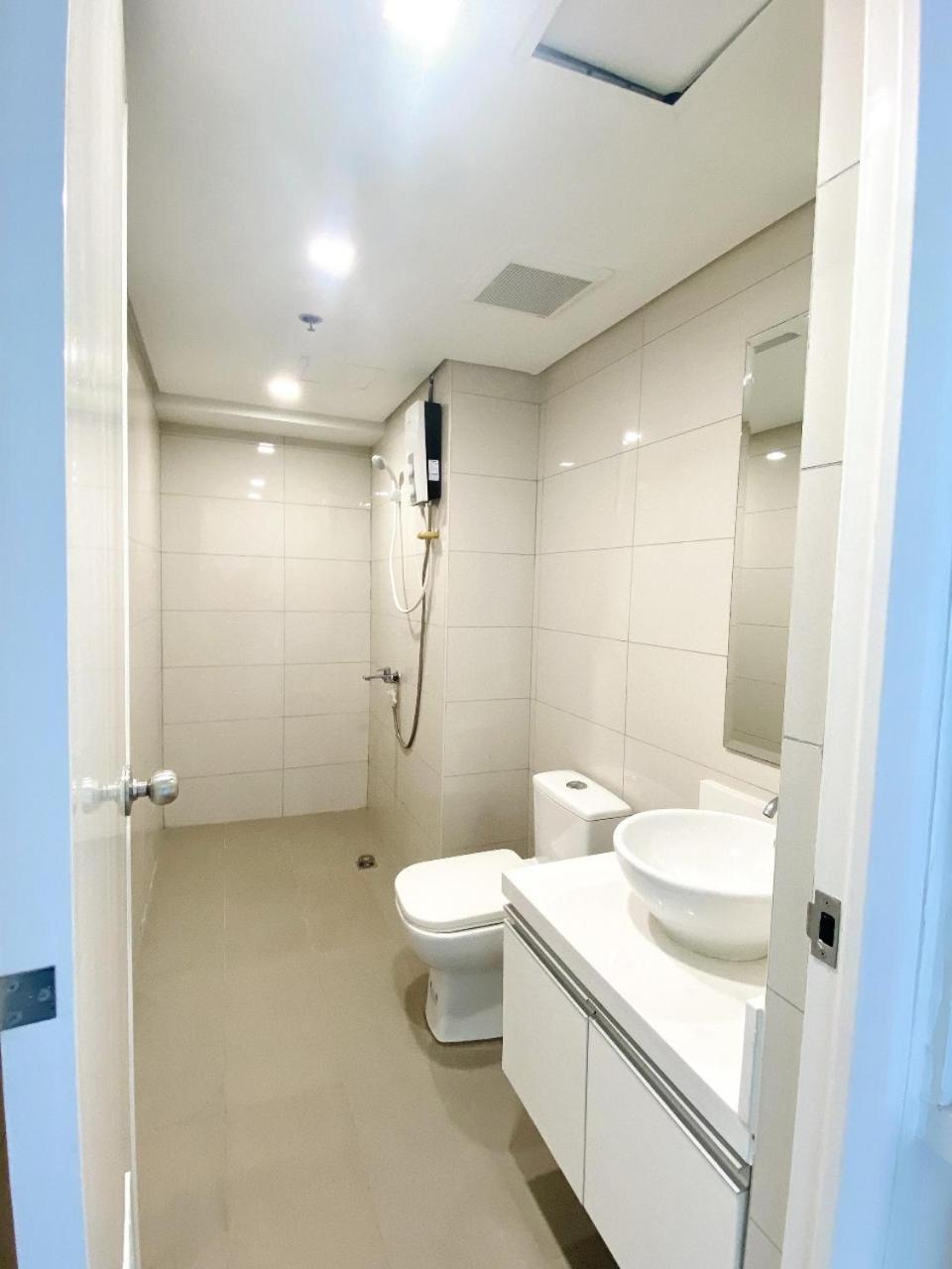 Sapphire Seaview Park Aparthotel Manila Exterior photo