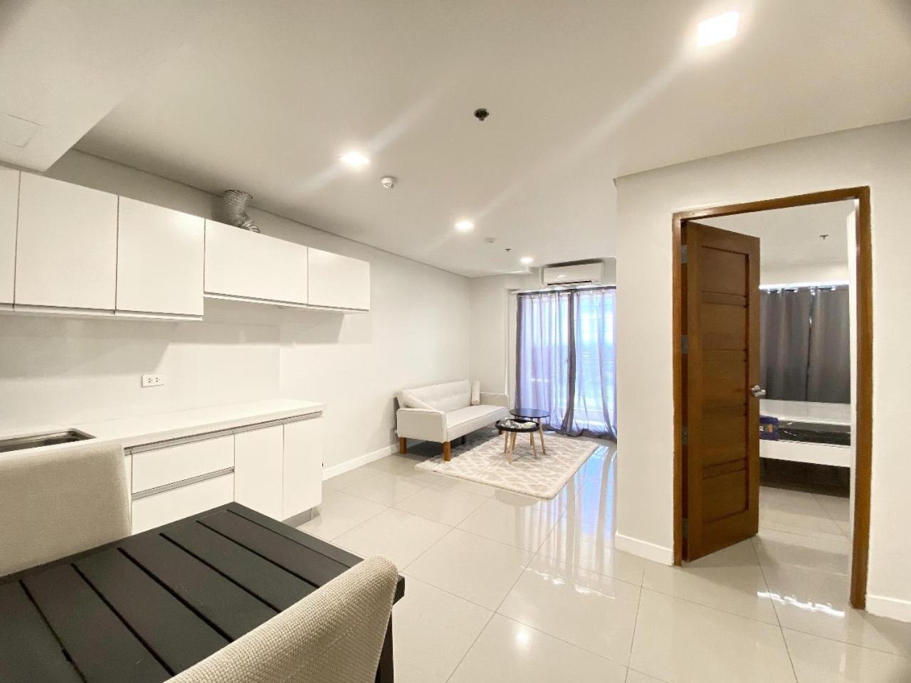 Sapphire Seaview Park Aparthotel Manila Exterior photo