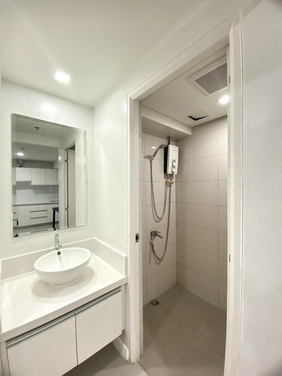 Sapphire Seaview Park Aparthotel Manila Exterior photo